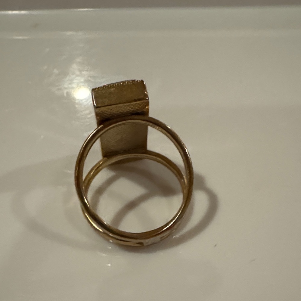Elegant Gold Ring With Rectangular Gemstone - image 2